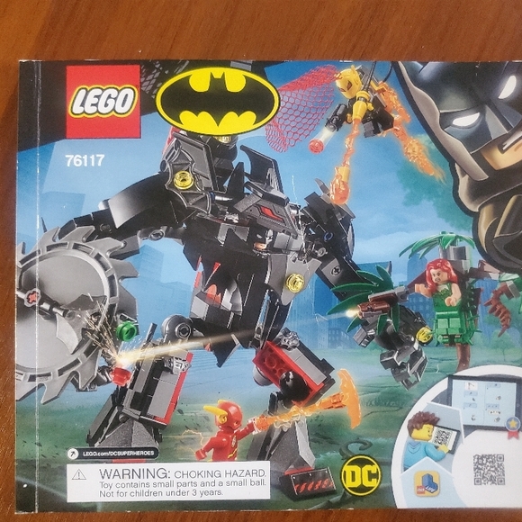 LEGO Batman Mech vs. Poison Ivy Mech Building Set - Picture 4 of 6